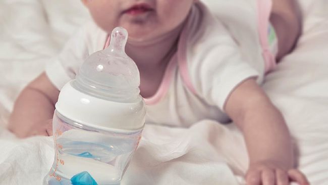 Apakah bayi boleh minum air putih