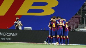 Latihan Perdana Barcelona: 17 Pemain Absen, Satu Misteri