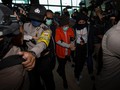 Maria Pauline Lumowa Tertunduk Lesu Tiba di Bandara Soetta