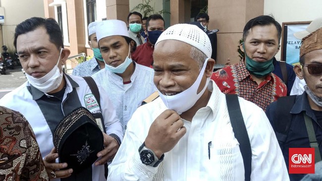 Kuasa hukum Bahar bin Smith, Ichwan Tuankotta membandingkan penanganan kasus yang menjerat kliennya dengan pihak lain yang juga melakukan penistaan agama.