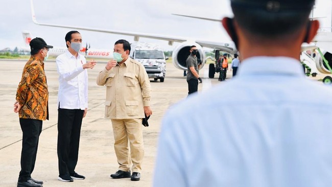 Presiden Jokowi mengajak Menhan Prabowo Subianto ke Maluku Barat Daya untuk membahas pertahanan negara di wilayah perbatasan.