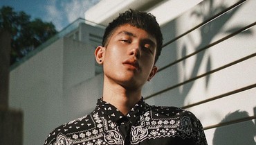 img-title Asmara Sering Putus-Sambung, Julian Jacob Malah Dituding Pansos