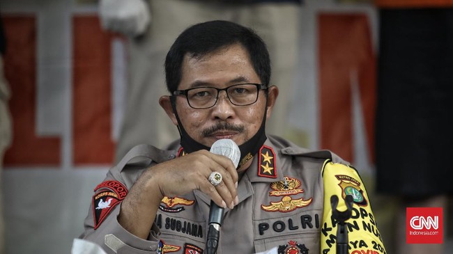 Irjen Nana Sudjana dari 'Geng Solo' kini dicopot dari Kapolda Metro Jaya karena dianggap tak menegakkan protokol kesehatan.