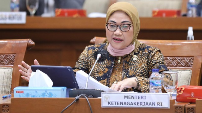 Menteri Ketenagakerjaan Ida Fauziyah mengklaim Permenaker Nomor 18/2022 tentang Penetapan UMP telah sesuai aturan di atasnya.