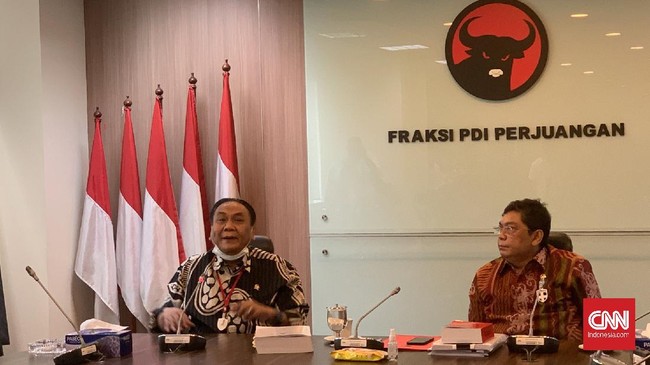 Ketua DPP PDIP sekaligus Ketua DPR Puan Maharani memimpin langsung rapat Fraksi PDIP untuk memenangkan Ganjar-Mahfud di Pilpres 2024.