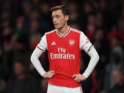 Mesut Oezil Cuma Bisa Kasih Selamat di Instagram