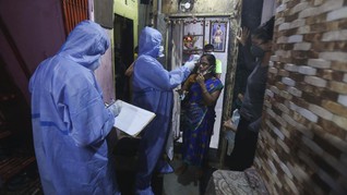 FOTO: India 'Jemput Bola' ke Rumah Warga Cek Penyebaran Virus