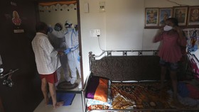 Kasus Covid-19 Nyaris 1 Juta, India Kembali Lockdown