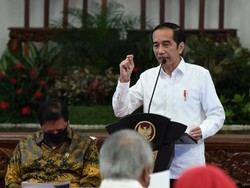 Jokowi Sebut Ekonomi Kuartal II Bisa Minus 4,3%