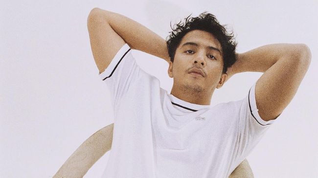 Solois Sal Priadi merilis single tarbaru bertajuk Irama Laot Teduh secara digital. Lagu itu terinspirasi dari nama anak sepasang suamu istri yang merupakan sahabat Sal.
