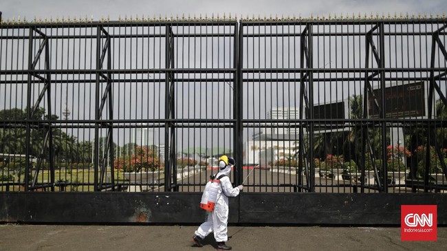 Aktivis Walhi Zenzi Suhadi mengajukan gugatan praperadilan ke PN Jakarta Selatan terkait penggeledahan polisi yang dinilai tanpa prosedur.