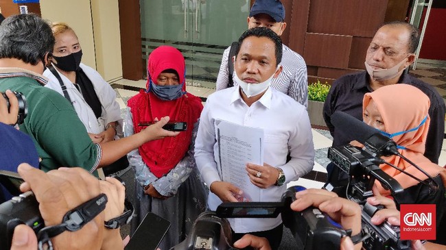 Bupati Lumajang Thoriqul Haq diperiksa Kepolisian Jawa Timur selama lima jam.
