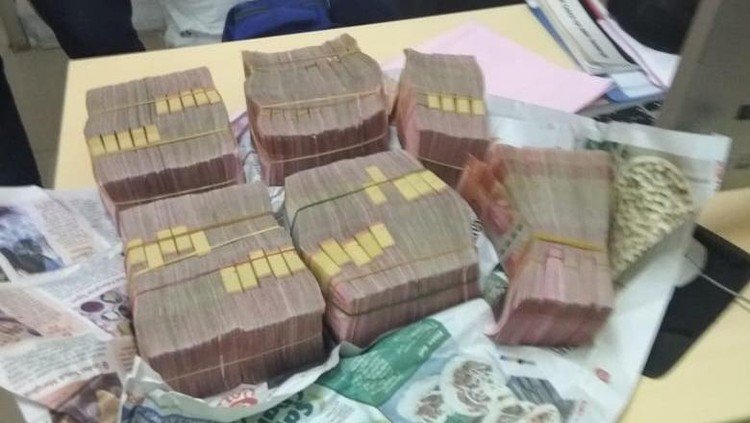 Uang yang ditemukan Mujenih di KRL Bogor Uang yang ditemukan Mujenih di KRL Bogor