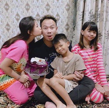 Pesan Haru Vicky Prasetyo kepada Anak: Jaga Selalu Ibadahnya
