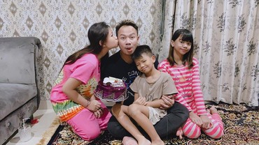 Pesan Haru Vicky Prasetyo kepada Anak: Jaga Selalu Ibadahnya