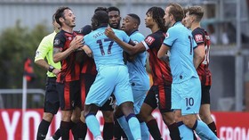Liga Inggris: Sengaja Batuk Bisa Diganjar Kartu Merah