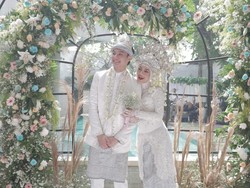 Dinda Hauw dan Rey Mbayang Tanpa Pacaran dan Langsung Nikah