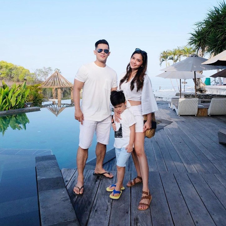 <p>Dalam Instagram Fatmasury Dahlan, pesinetron cantik ini sering mengunggah foto keluarga kecilnya. (Foto: Instagram @fatmasury_)<br /><br /></p>