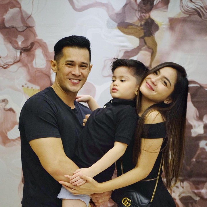 <p>Pesinetron cantik Fatmasury Dahlan menikah dengan bintang FTV Afdhal Yusman pada 2014. Keduanya dikaruniai seorang anak laki-laki. (Foto: Instagram @fatmasury_)</p>