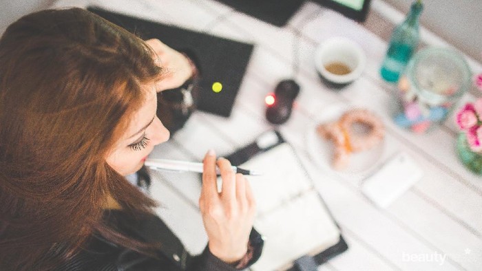 Hindari Stress Saat Bekerja, 5 Kebiasaan Sehat Ini Bisa Kamu Coba Rutinkan Hindari Stress Saat Bekerja, 5 Kebiasaan Sehat Ini Bisa Kamu Coba Rutinkan