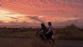 Humba Dreams, Tempat Afdruk Foto, dan Warga Lokal Sumba