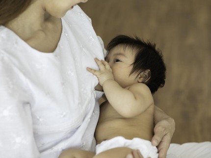 10 Tips Meredakan Sakit Punggung Saat Menyusui