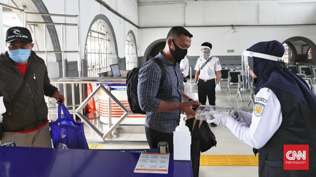 KAI menawarkan diskon tiket kereta api hingga 25 persen. KAI juga menawarkan program undian untuk perjalanan pada HUT ke-75 RI.