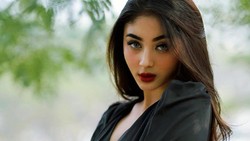 Pakai Kebaya, Ini Foto Cantik Margin Wieheerm Calon Istri Ali Syakieb