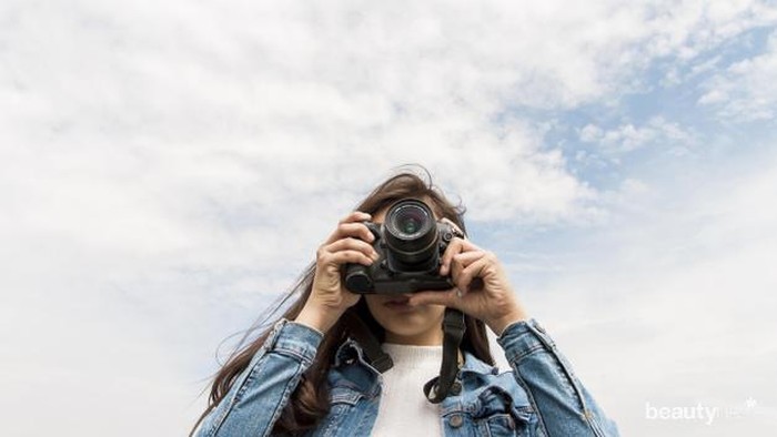 Mau Terlihat Kurus Saat Foto? Trik Ini Bisa Kamu Coba!