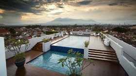 7 Hotel Staycation 500 Ribuan Plus Kolam Renang di Malang