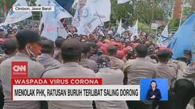 VIDEO: Menolak PHK, Ratusan Buruh Terlibat Saling Dorong