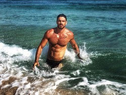 Aktor Film Panas '365' Days Laris Jadi Model dengan Bayaran Fantastis