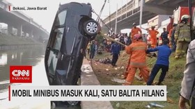 VIDEO: Mobil Minibus Masuk Kali, Satu Balita Hilang