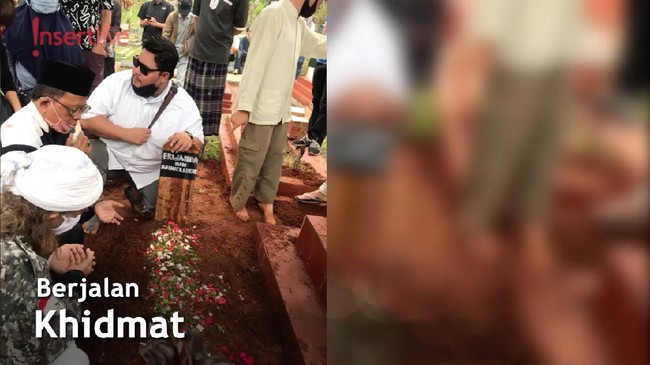 Proses Pemakaman Penulis Lagu Anak Papa T Bob