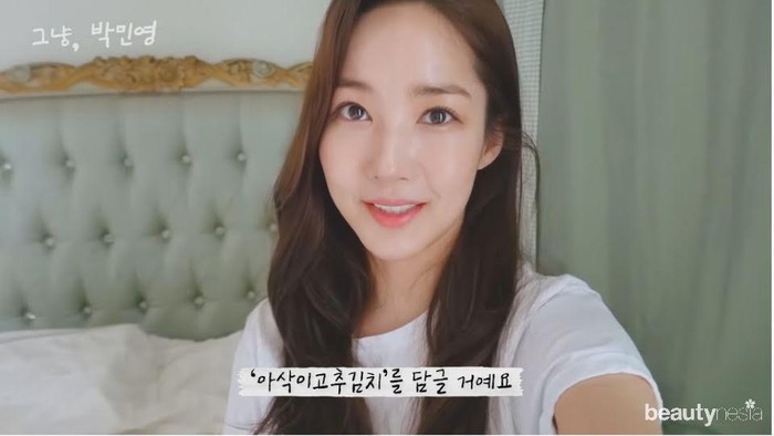 Park Min Young Bikin Kimchi Sendiri, Hadiahkan ke Teman Selebriti