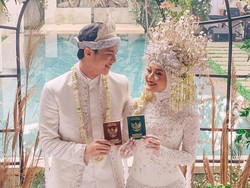 Dinda Hauw Dinikahi Rey Mbayang, 5 Fakta Tentang Suaminya