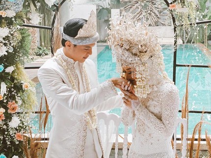 Kisahnya Cintanya Viral, Intip 7 Momen Akad Nikah Dinda Hauw dan Rey Mbayang