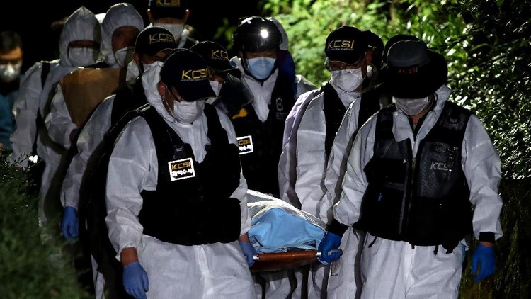 Sempat Hilang, Wali Kota Seoul Ditemukan Tewas di Pegunungan Wali Kota Seoul, Park Won-soon ditemukan dalam keadaan tewas setelah dilaporkan hilang secara misterius. Jasad Park ditemukan di pegunungan di utara Seoul.