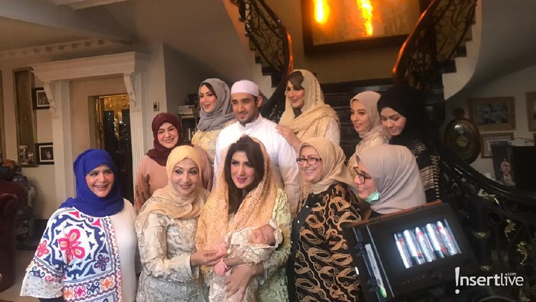 5 Momen Aqiqah Anak Tania Nadira dan Abdullah Alwi 5 Momen Aqiqah Anak Tania Nadira dan Abdullah Alwi