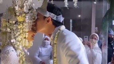 img-title Dinda Hauw Dicibir Tak Bisa Masak, Rey Mbayang Beri Pembelaan Kocak