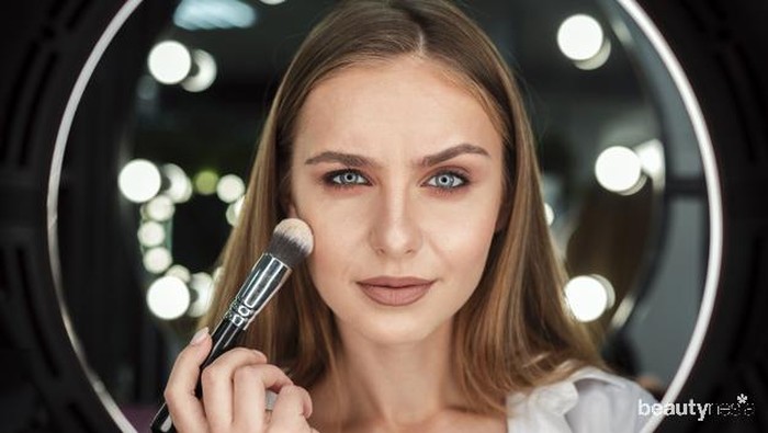 Gak Nyangka Deh, Hal Sepele Ini Bisa Bikin Base Makeup Kamu Jadi Ambyar! Gak Nyangka Deh, Hal Sepele Ini Bisa Bikin Base Makeup Kamu Jadi Ambyar!