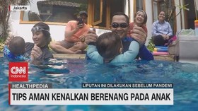 VIDEO: Tips Aman Kenalkan Berenang Pada Anak