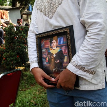 Dugaan Depresi Kena HIV dan Bunuh Diri Editor Metro TV Kini Menyeruak