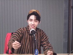 Dipanggil Mas Radit, Gantengnya Idol KPop Lee Jin Hyuk Pakai Blangkon & Lurik