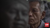 Maestro di Balik Patung Jenderal Sudirman Purbalingga Seniman patung, Azmir Azhari (67) menyelesaikan pembuatan maket patung Didi Kempot di kediamannya di Kebon Jeruk, Jakarta, Jumat, 10 Juli 2020. Azmir adalah salah satu seniman patung realis yang ada di Indonesia, karyanya yang terkenal adalah patung Jenderal Sudirman yang berada di Purbalingga. CNN Indonesia/Bisma Septalisma