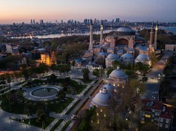 Paus Fransiskus Amat Tertekan Hagia Sophia Jadi Masjid