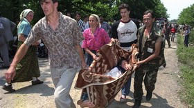 FOTO: Mengenang 25 Tahun Pembantaian Muslim Bosnia