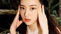 <p>Aktor sekaligus penyanyi Aaron Kwok baru saja menikah dengan seorang model China bernama Moka Fang, Bunda. Keduanya ternyata terpaut usia yang cukup jauh yakni 22 tahun di mana Aaron lebih tua. (Foto: instagram</p>