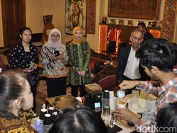 Keseruan Dubes ASEAN Belajar Racik Kopi Indonesia di Selandia Baru