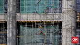 Proyek Pembangunan Jakarta International Stadium Aktivitas pekerja saat menyelesaikan proyek pembangunan Jakarta International Stadium (JIS) atau juga yang dikenal Stadion Bersih Manusiawi Wibawa (BMW). Jakarta, Sabtu, 11 Juli 2020. CNN Indonesia/Adhi Wicaksono